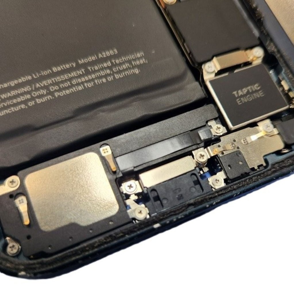 【iPhone11 充電口の交換修理】充電の反応が悪くなってきたらご相談ください。店内修理いたします。| 根室市西浜町