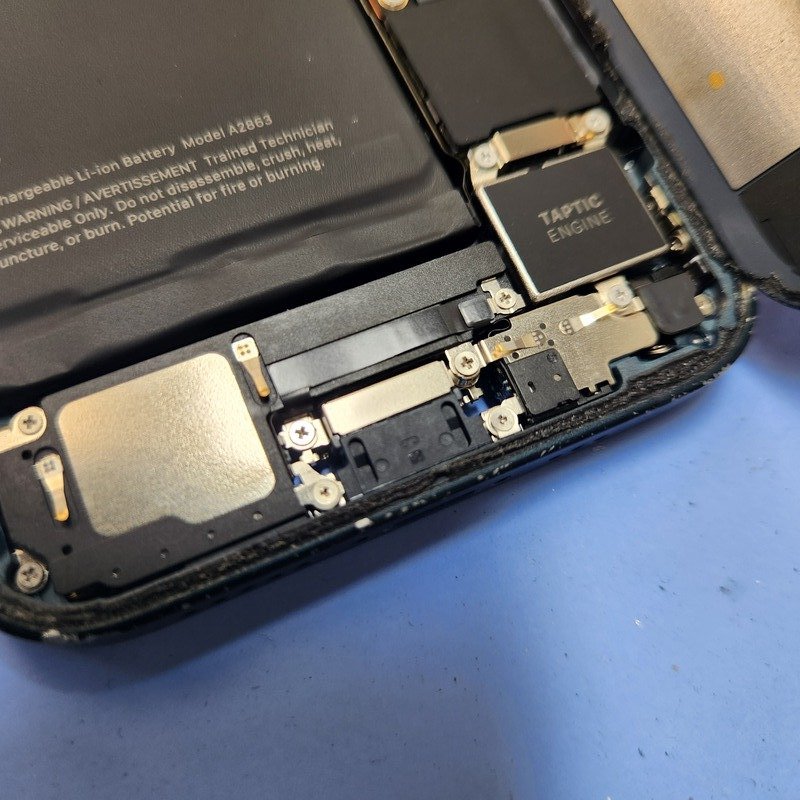 【iPhone ライトニングコネクタ修理】角度を変えないと充電できない悩み即日修理します！｜前橋市天川大島