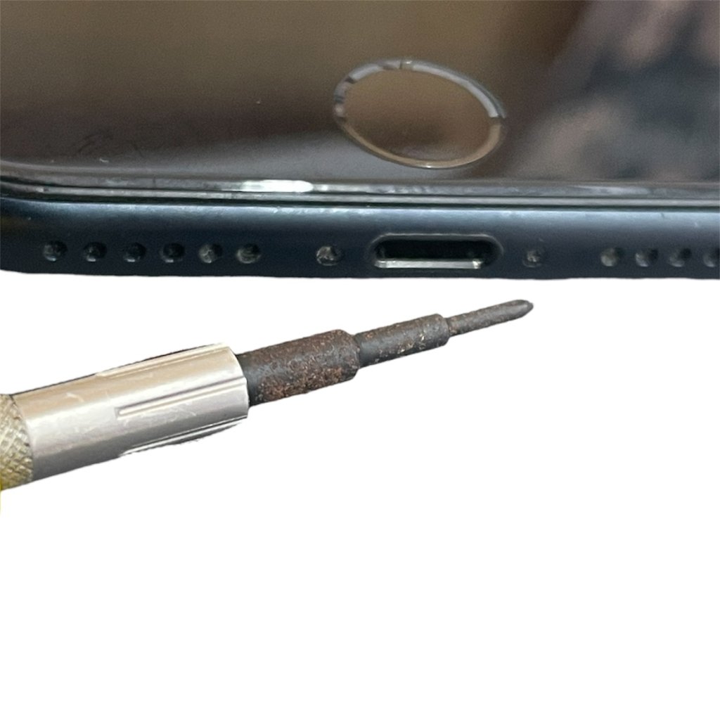 iPhoneSE3　コネクター修理