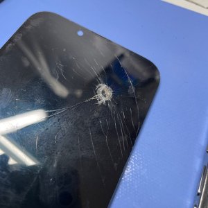 iPhone13Pro 工事現場落下 液晶交換| 取手市戸頭| 液晶交換も即日お渡しで修理対応しております‼︎