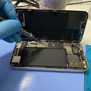 iPhone13mini 最大容量80%以下 電池交換| 我孫子市柴崎台| 気温が下がると電池性能も低下します！