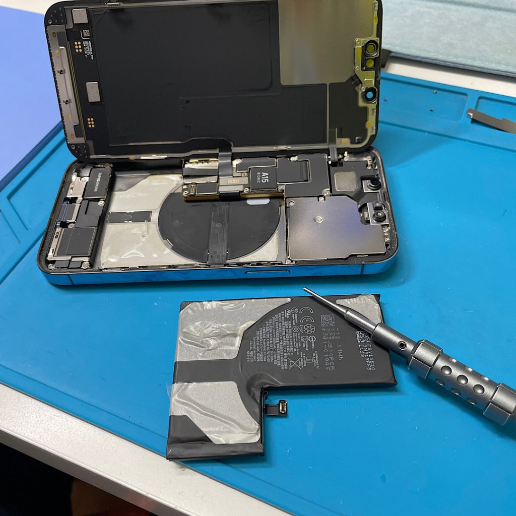 iPhone13Pro  バッテリー劣化 電池交換修理| 龍ケ崎市小通幸谷町| 電池交換も即日お渡しで修理対応しております‼︎