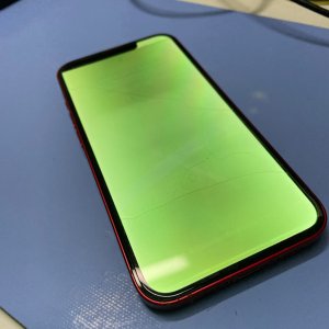 iPhone13  落下して画面が緑に変色 液晶交換｜柏市| 液晶交換も即日お渡しで修理対応しております‼︎
