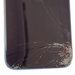 【iPhone13Pro 液晶交換】画面にひび割れとタッチ不良で操作不能に、、修理は当店にお任せください！ | 根室市松本町