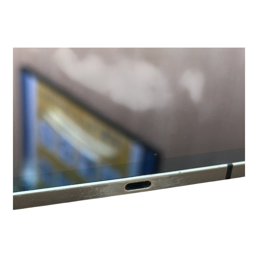 iPad Pro3 12.9インチ　コネクタ交換　修理