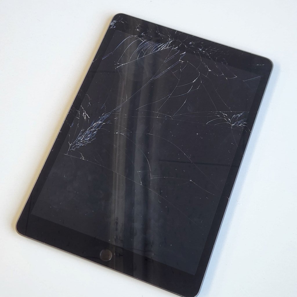 【iPad 7世代 フロントパネル交換】お子様用のiPadの画面が割れて使用するのが心配に！買い替える前にご相談ください。| 根室市清隆町
