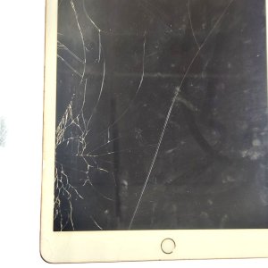 【iPad 9世代 フロントパネル交換】画面割れも店内修理で回復！放置せず当店にご相談ください。｜根室市駒場町