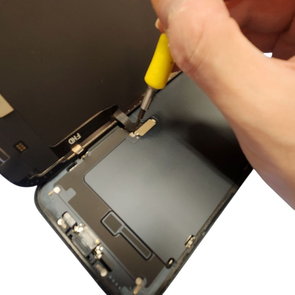 【iPhone14 液晶交換】画面の一部が黒くなってタッチがきかない…即修理対応できます！| 根室市北浜町