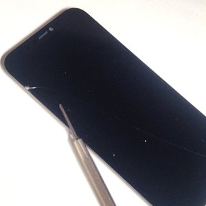 【iPhone13 フロントパネル交換＋バッテリー交換】気づいたら画面に亀裂が！バッテリーの劣化も確認したので同時に修理！| 高崎市飯塚町