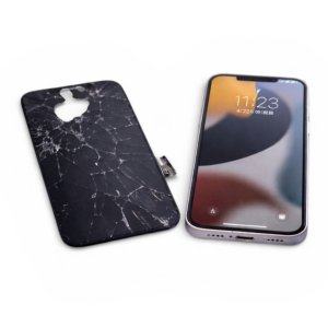 iPhone13の画面割れ修理（フロントパネル交換）