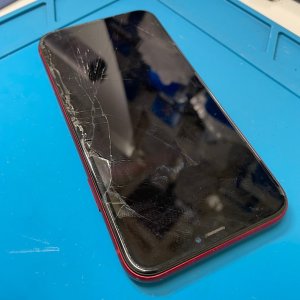 iPhone11 駐車場で落として破損 液晶パネル交換| 牛久市| 液晶パネル交換も即日30分で修理致します！