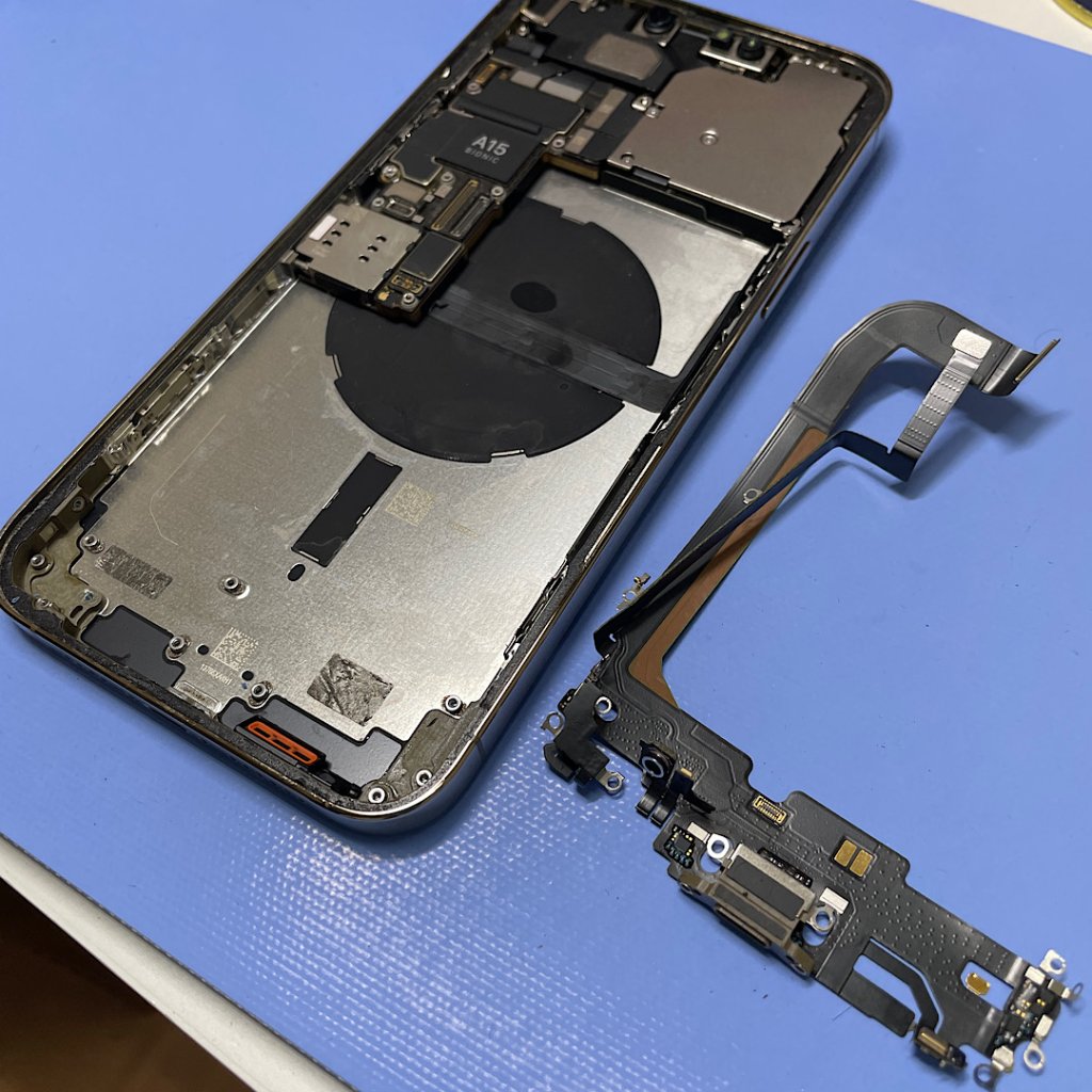 iPhone13Pro 充電出来ない ドック交換| 龍ケ崎市出し山町| 充電口交換もご予約で修理対応しております‼︎