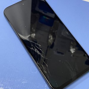 Googleピクセル 自転車から落下割れ パネル交換| 我孫子市台田| 保険用内容証明書発行致します！