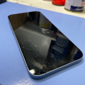 iPhone16 配送中バイクから落下 液パネル交換修理| 龍ケ崎市小柴| 即日最短30分で修理いたします！