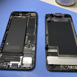 iPhoneSE3バック内で破損 液晶交換| 利根町東奥山新田| パネル交換も即日30分で対応いたします！