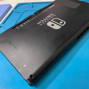 任天堂Switch 背面パネル膨張 バッテリー交換| つくばみらい市長渡呂新田| 任天堂修理も即日対応致します