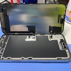 iPhone15 画面に緑の線が入る 液晶交換| 我孫子市つくし野| 液晶交換も即日お渡しで修理対応しております‼︎