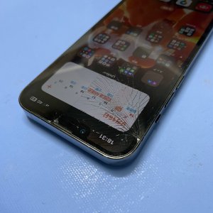 iPhone15Pro ぶつけてヒビ 液晶交換| つくばみらい市平沼| 液晶交換も即日お渡しの修理対応しております！
