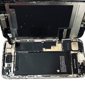 iPhoneSE3 液晶パネル交換