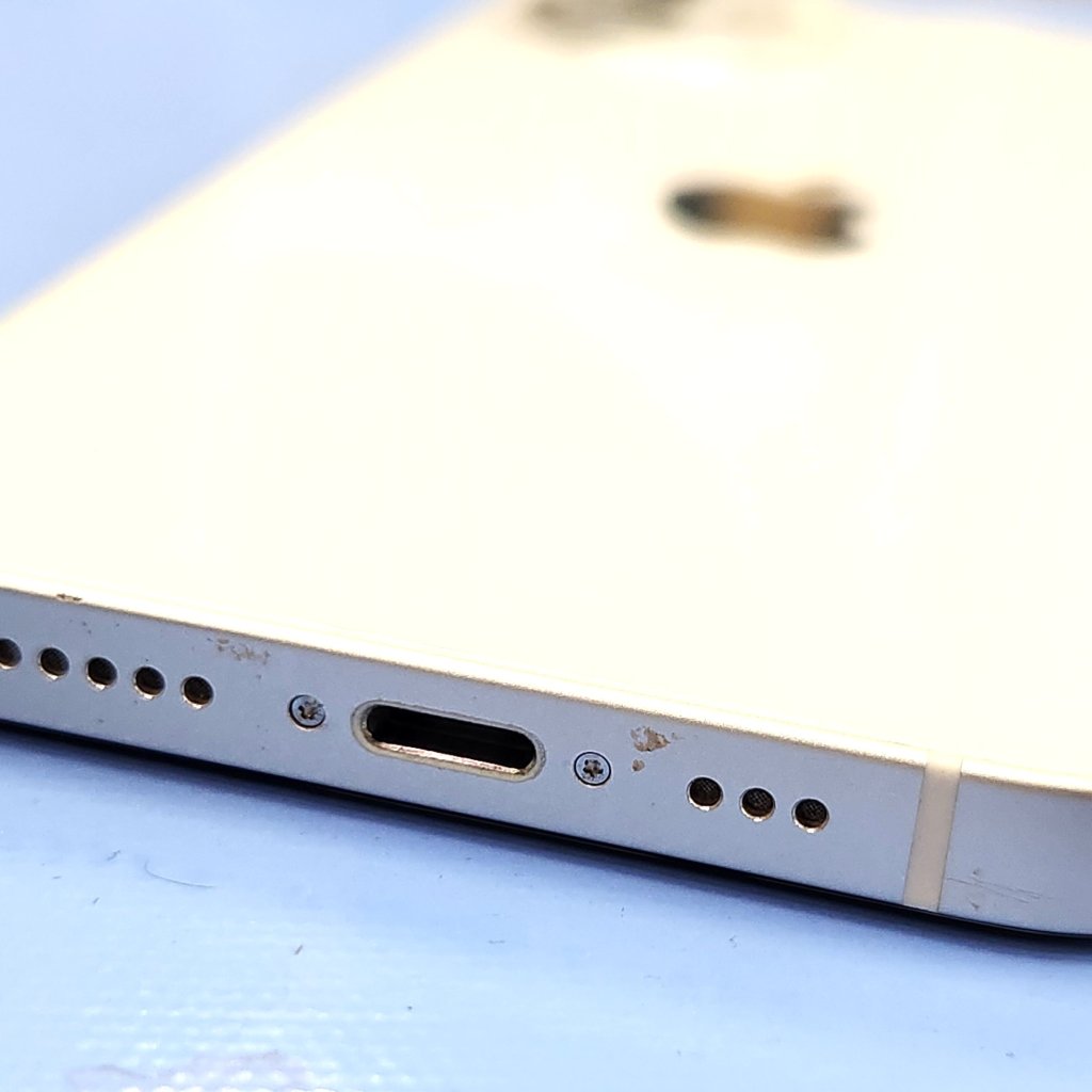 【iPhone12 充電口の交換】充電ケーブルを傾けないと充電がされない！不安で相談。| 根室市花咲港