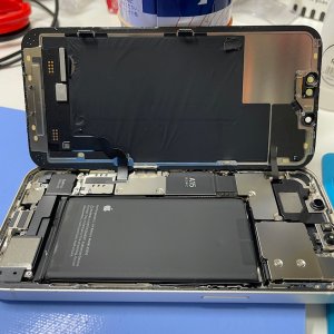 iPhone13 旅行前準備に！バッテリー交換| 守谷市高野| 飛び込み修理でも対応して致します！