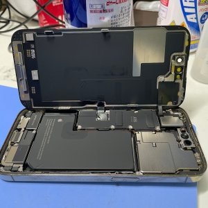 iPhone14pro 卒業旅行準備 バッテリー交換| 守谷市みずき野| 電池交換も即日30分対応！