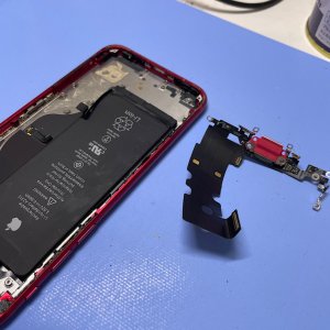 iPhoneSE2 充電出来ない 充電コネクター交換| 牛久市|ライトニングドック交換も即日修理致します！