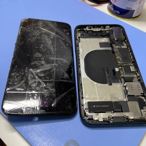 iPhone11 自転車落下破損 液晶交換| 守谷市中央| 飛び込みのお客様も修理対応しております‼︎