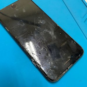 iPhoneSE2 階段落下 液晶交換|守谷市緑| 液晶交換も即日お渡しで修理対応しております‼︎