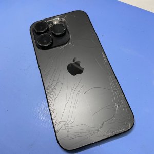 iPhone14Pro 落下背面パネル破損 バックパネル交換修理| 印西市中央北| ご予約で対応いたします！