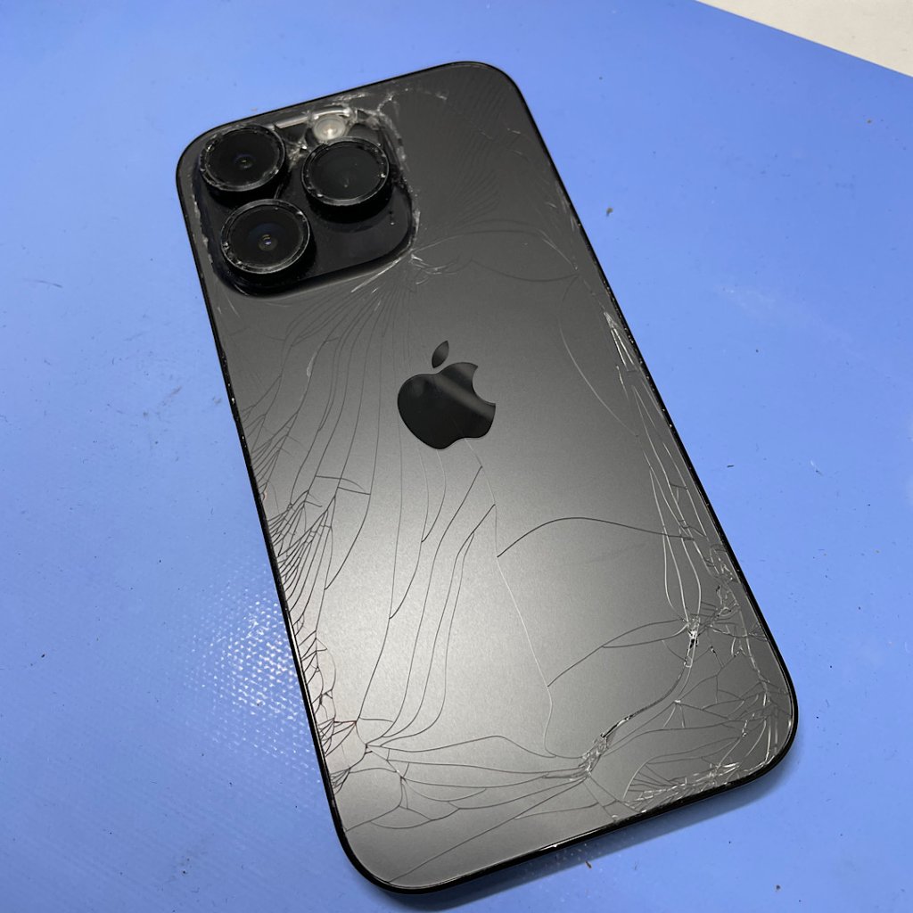 iPhone14Pro 落下背面パネル破損 バックパネル交換修理| 印西市中央北| ご予約で対応いたします！