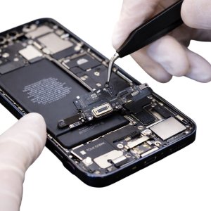 iPhone 12 の充電口交換修理