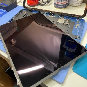 iPad9工事現場で落下液漏れ 液晶交換| つくばみらい市古川| 液晶交換も電話予約で即日お渡しの修理対応しております‼︎