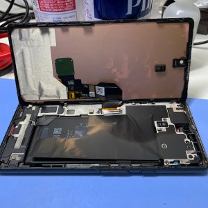 Google pixel  ガラス断面で指を切る危険 液晶パネル交換| 常総市| Android携帯もご予約にて当日修理いたします！