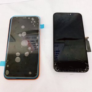 iphoneXR 画面に黒い線入る液晶交換修理| 狭山市青柳| 突然のトラブルにも当日対応致します！