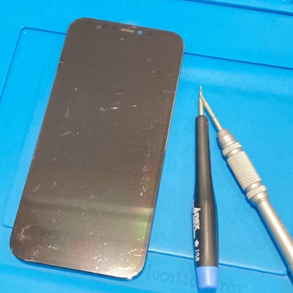 iPhone12Pro 階段で落として破損 液晶交換修理| 入間市下藤沢| 飛び込み修理対応致します！