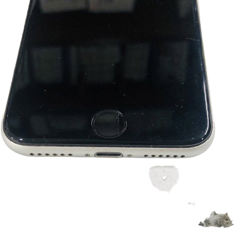 iPhoneSE3(第3世代)　ライトニング清掃