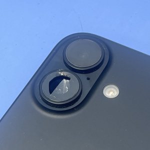【iPhone16アウトカメラレンズ交換】レンズが割れて写真がぼやける即日修理対応｜伊勢崎市宮子町