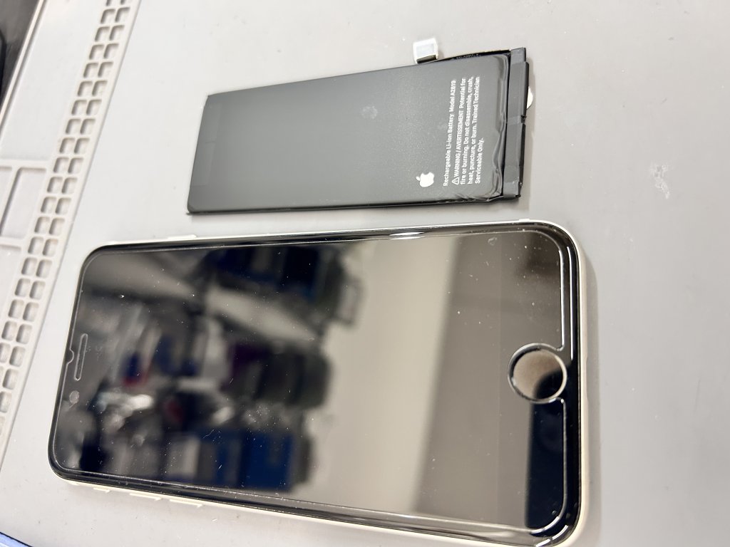 【iPhone SE3/バッテリー交換修理】◎即日対応いたします