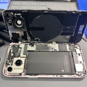 ◎iPhone15 ／バッテリー交換修理