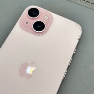 ◎iPhone15 ／バックパネル交換修理
