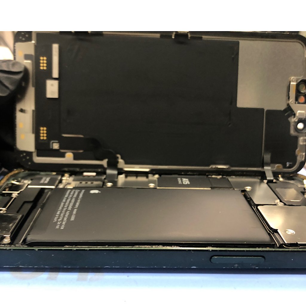 iPhone 13  膨張した バッテリー交換
