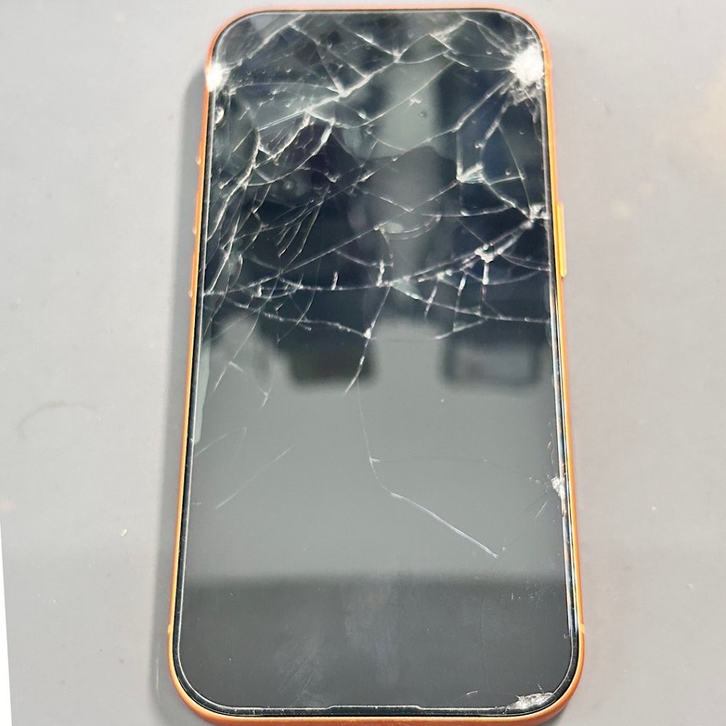 iPhone17Pro画面割れ（液晶交換)