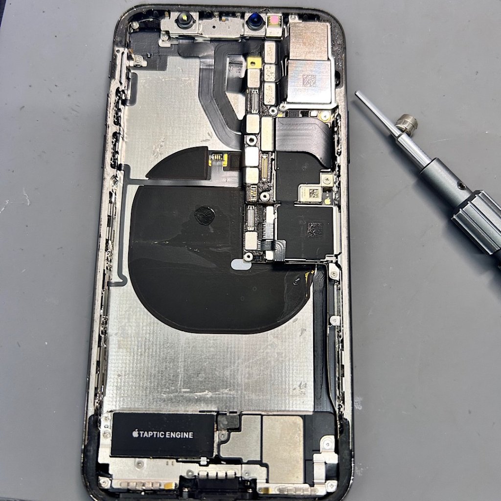 iPhone Xの膨らんだバッテリー交換