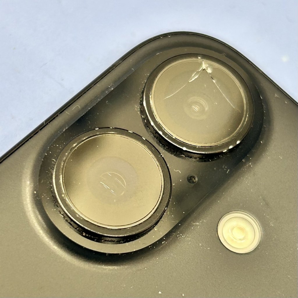 iPhone 16のリアカメラレンズ交換