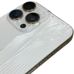 iPhone16ProMax 背面ガラス割れ修理