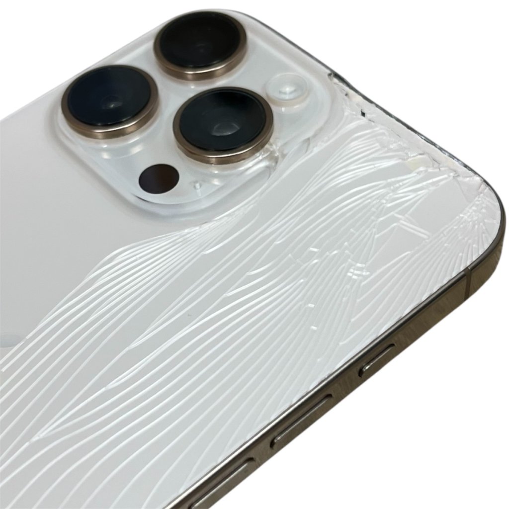 iPhone16ProMax 背面ガラス割れ修理