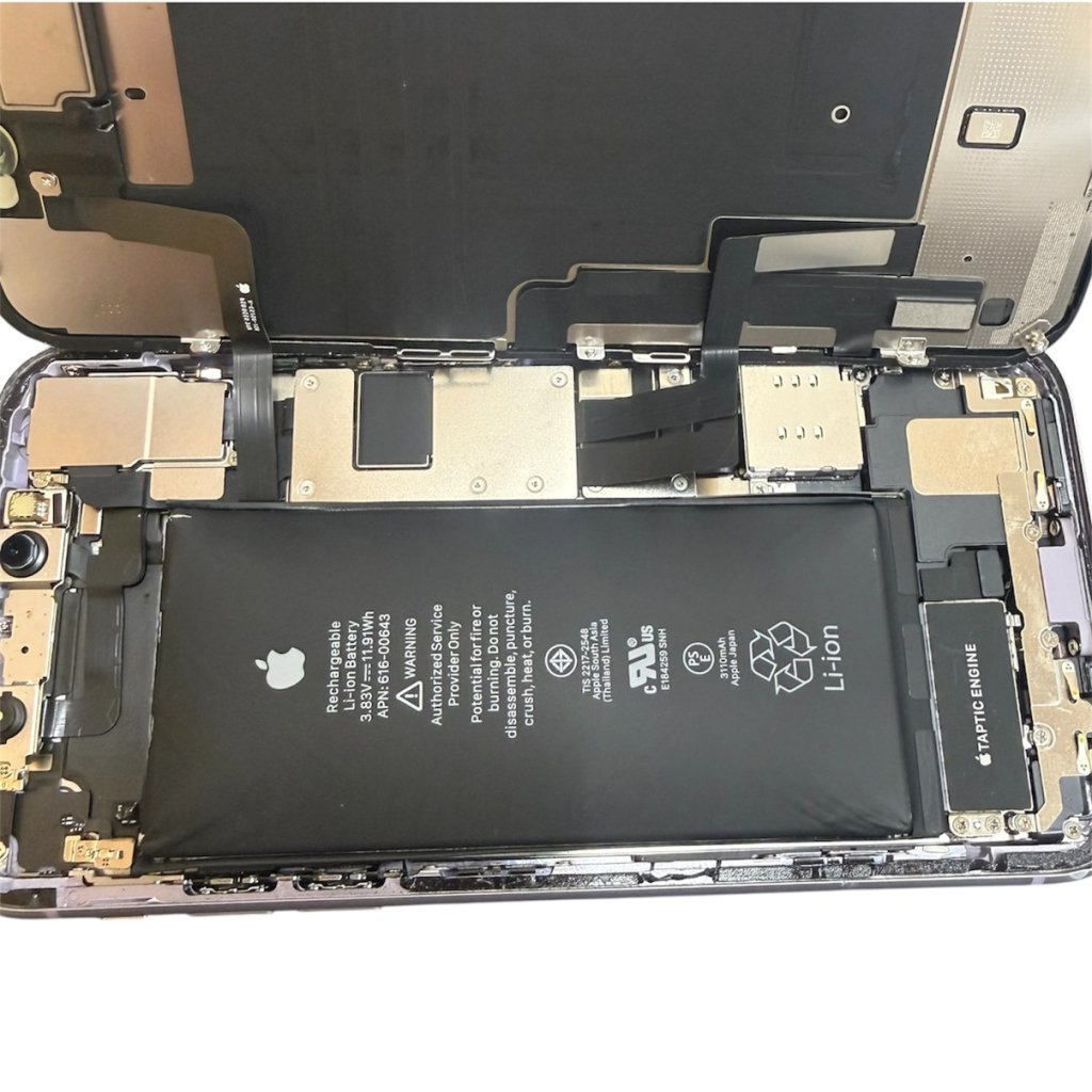 iPhone11 バッテリー交換 バッテリー膨張 画面が浮いている