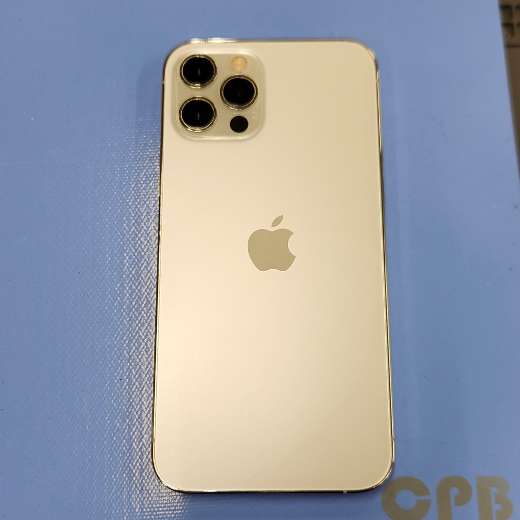 【iPhone 12 Proの背面パネル交換修理】ひび割れも綺麗に改善｜伊勢崎市連取町