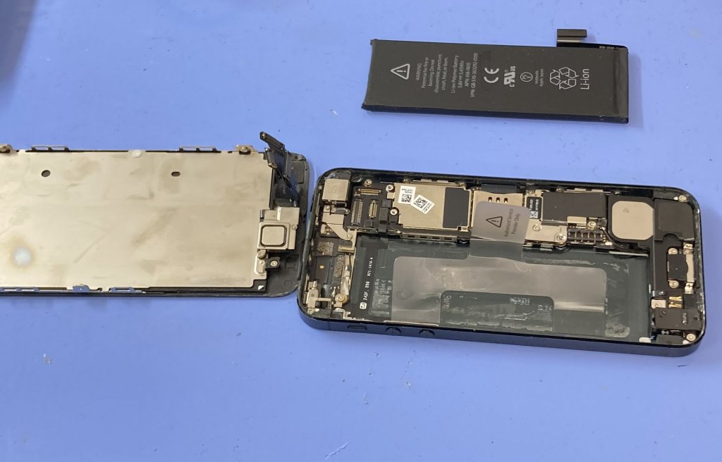 【iPhone5 バッテリー交換】充電の減りの速さを解消！｜伊勢崎市昭和町
